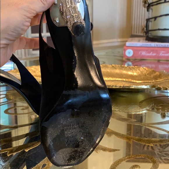 Stuart Weitzman - Picture 8 of 9